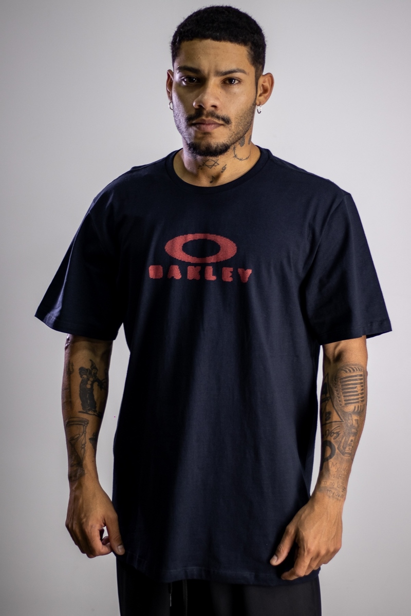 Camiseta Oakley Logo Brand - Rabello Store - Tênis, Vestuários, Lifestyle e  muito mais