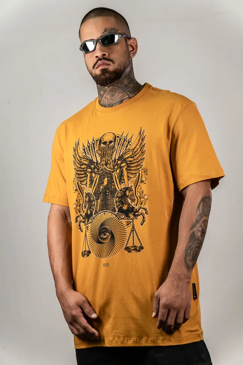 Camiseta MCD Regular Cavaleiro Fome Balança