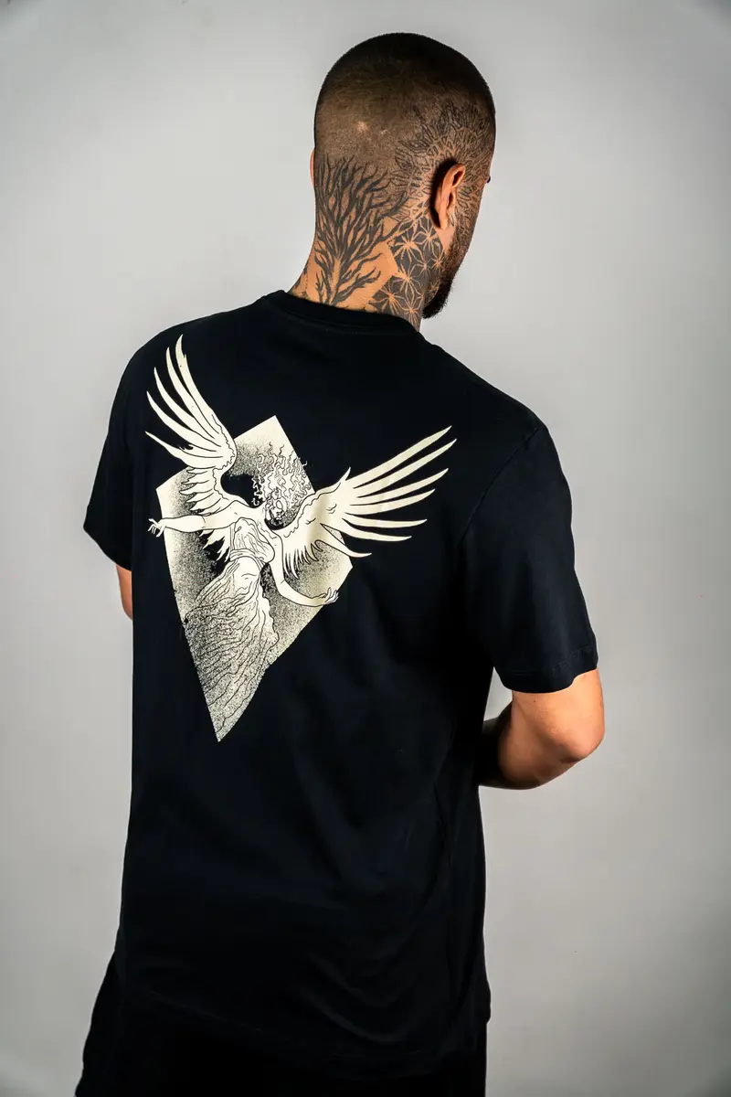 Camiseta MCD Regular Anja Pipa Caveira