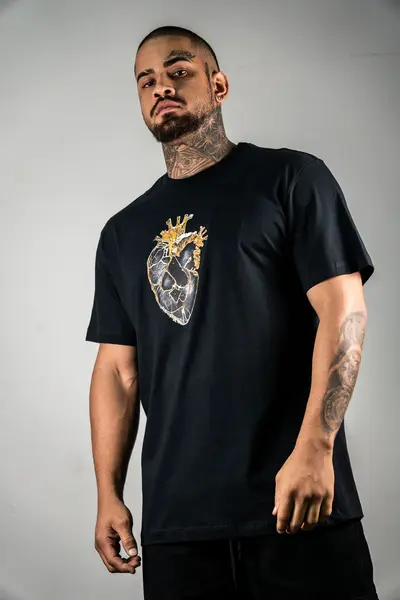 Camiseta Regular MCD Coração Dourado